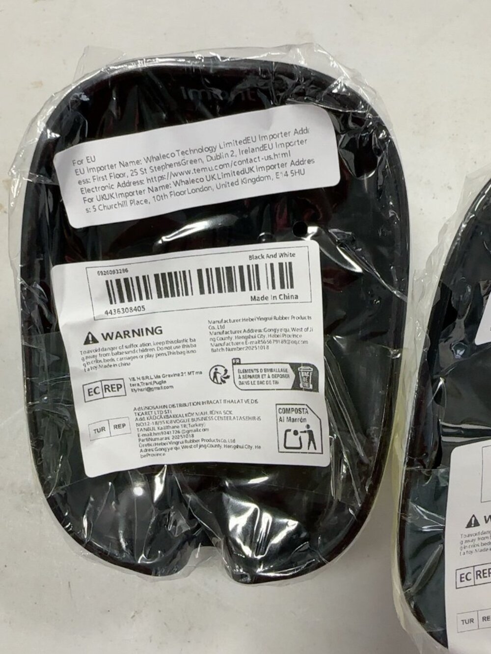 jabonera negra como una pequeña bandeja/recipiente